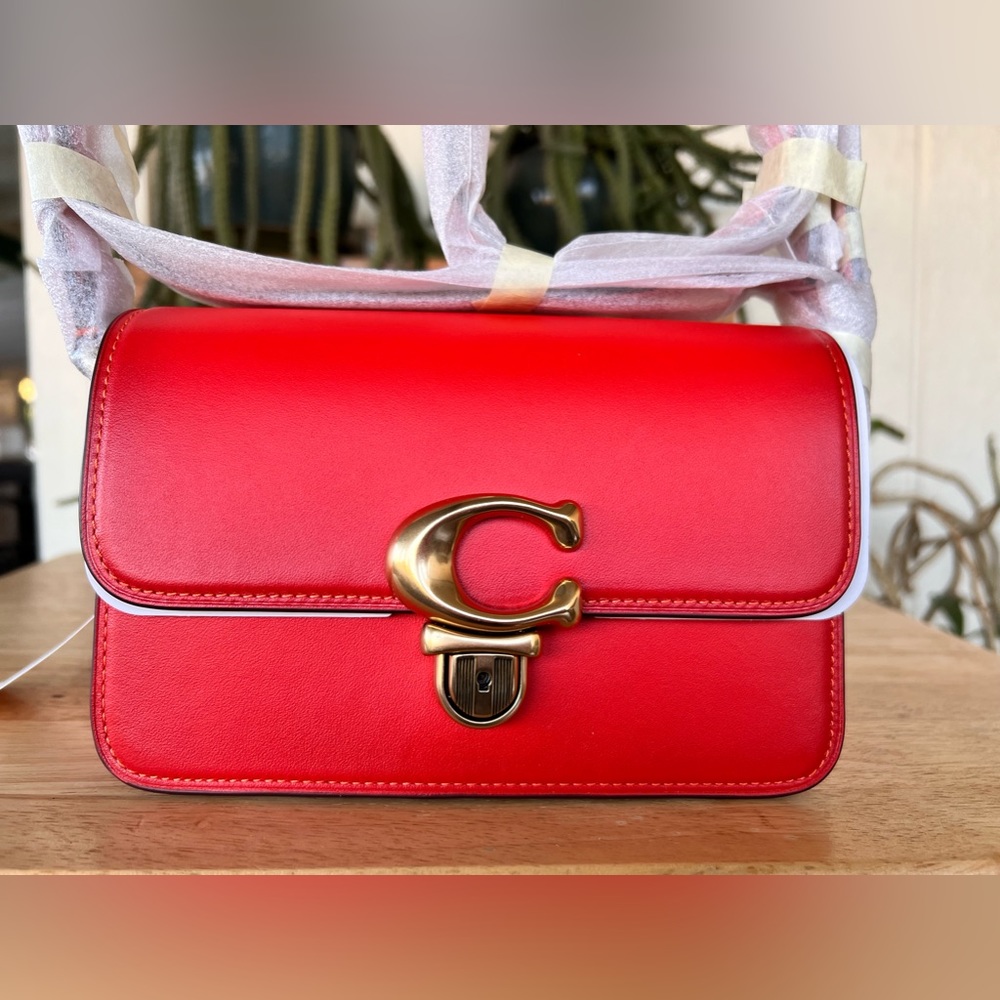 SOLD!!Coach Glovetanned Leather Studio Shoulder Bag 19 - Picture 7 of 13